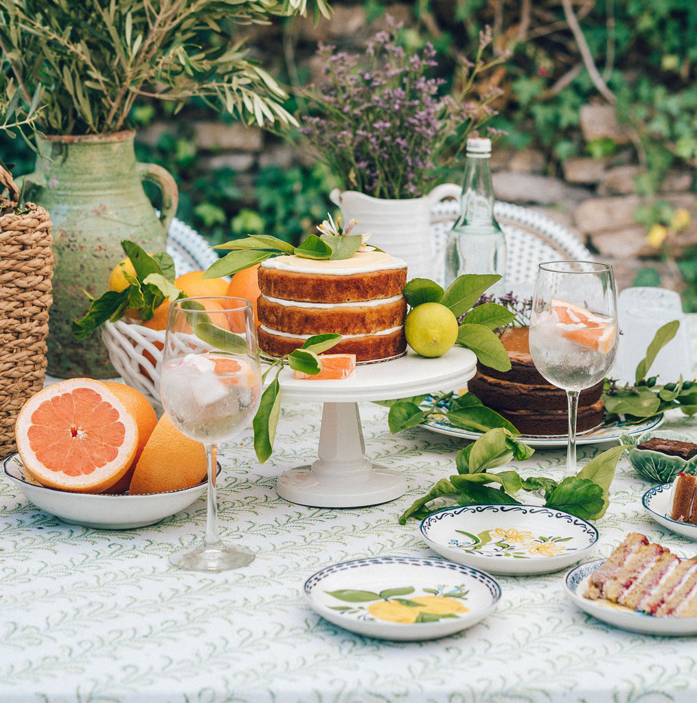 Cake And Cocktails: 3 Tips For Hosting The Perfect Summer Party
